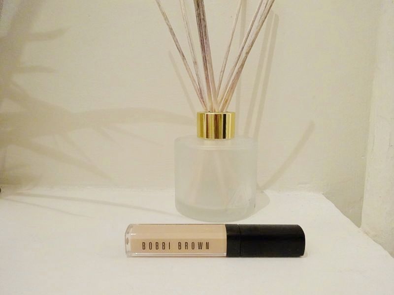 •BOBBI BROWN INSTANT FULL COVER CONCEALER